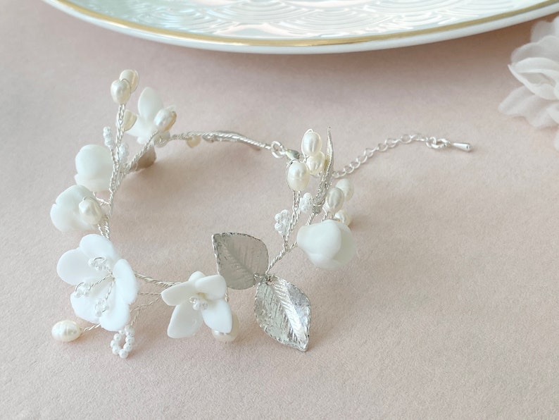 Fiori per il polso, braccialetto da sposa con perle, argento, braccialetto da sposa, regalo di nozze per la sposa, gioielli da sposa, fiori, gioielli, altare nuziale immagine 6