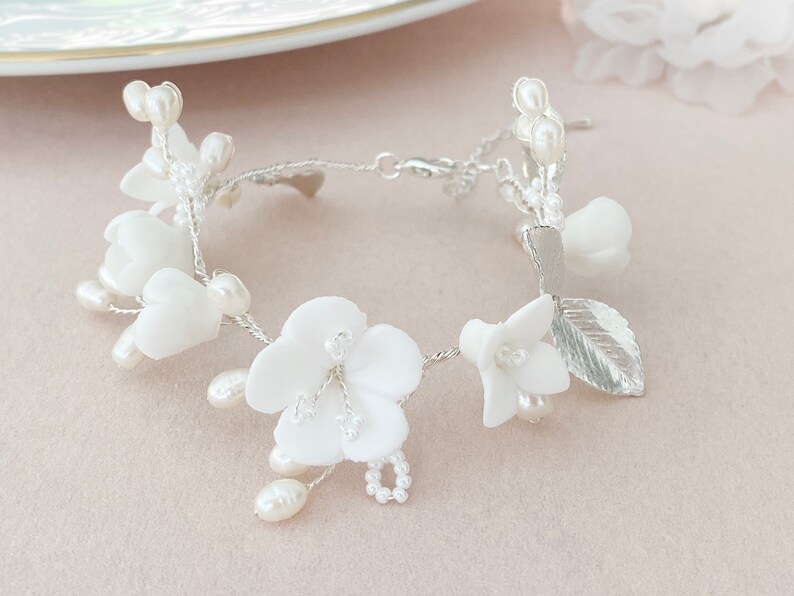 Fiori per il polso, braccialetto da sposa con perle, argento, braccialetto da sposa, regalo di nozze per la sposa, gioielli da sposa, fiori, gioielli, altare nuziale immagine 5