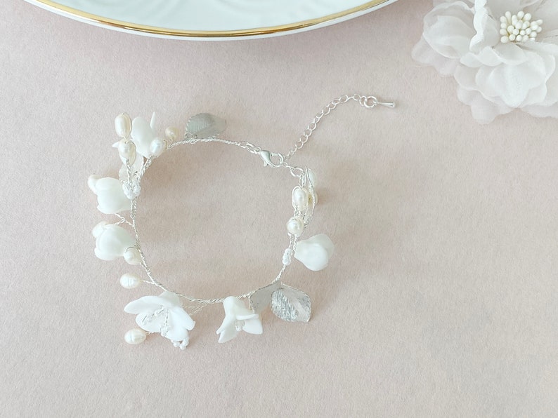 Fiori per il polso, braccialetto da sposa con perle, argento, braccialetto da sposa, regalo di nozze per la sposa, gioielli da sposa, fiori, gioielli, altare nuziale immagine 8