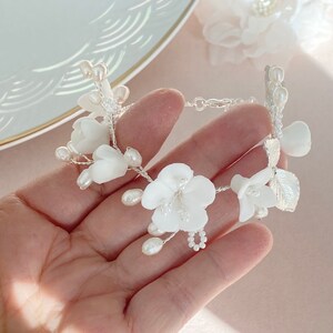 Fiori per il polso, braccialetto da sposa con perle, argento, braccialetto da sposa, regalo di nozze per la sposa, gioielli da sposa, fiori, gioielli, altare nuziale immagine 2