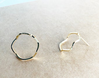 Geometrische Ohrringe Ring Kreis, runde Ohrstecker gold, minimalistische Ohrringe, kreisförmige Ohrringe, ringförmige gebogene Ohrstecker