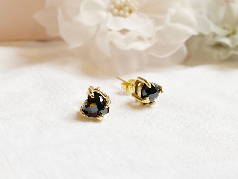 Stud earrings with hearts made of agate, earrings made of silver 925 gold-plated, Mother's Day gift image 4