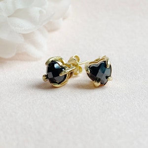 Stud earrings with hearts made of agate, earrings made of silver 925 gold-plated, Mother's Day gift image 3