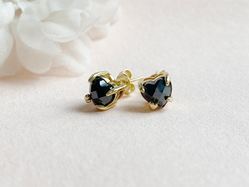 Stud earrings with hearts made of agate, earrings made of silver 925 gold-plated, Mother's Day gift image 3