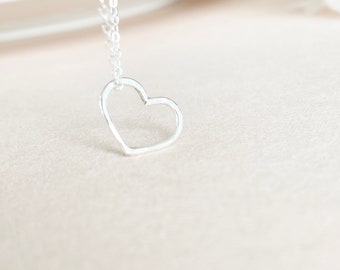 Cadeau pour petite amie : Collier en argent avec pendentif cœur martelé, collier cœur en argent véritable, collier empilable délicat, bijoux collier superposés