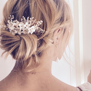 Bijoux de mariée fleurs blanches peigne à cheveux en or blanc avec fleurs Accessoires cheveux mariage perles nuptiales accessoires cheveux mariage coiffure mariage image 2