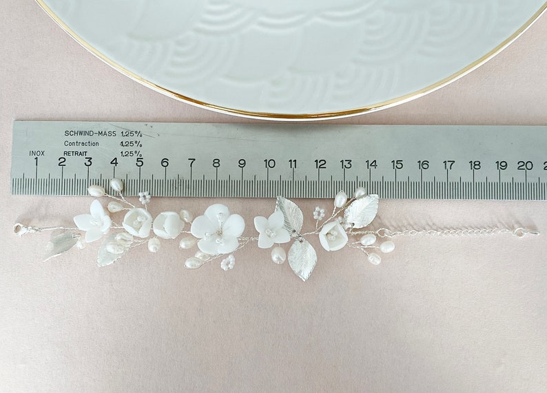 Fiori per il polso, braccialetto da sposa con perle, argento, braccialetto da sposa, regalo di nozze per la sposa, gioielli da sposa, fiori, gioielli, altare nuziale immagine 4