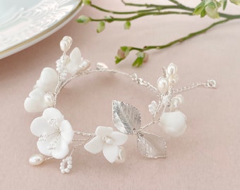 Blumen für das Handgelenk Braut Armband mit Perlen, silber, Brautarmband, Geschenk Braut Hochzeit, Brautschmuck Blumen Schmuck Trauung Altar