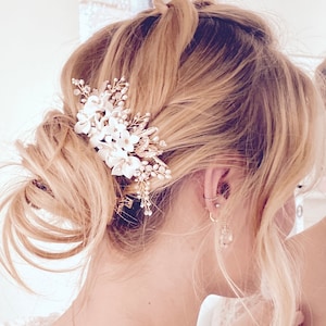 Bijoux de mariée fleurs blanches peigne à cheveux en or blanc avec fleurs Accessoires cheveux mariage perles nuptiales accessoires cheveux mariage coiffure mariage image 1