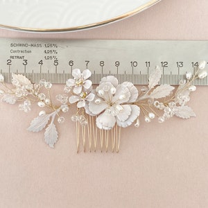 Braut Haarkamm Hochzeit, Brauthaarschmuck Kamm gold, Blumen und Perlen, Hochzeitsschmuck, Haarteil, Steckkamm, Blüten, rosa weiß gold Frisur Bild 10