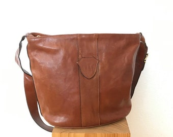 Vintage brown leather shoulder bag