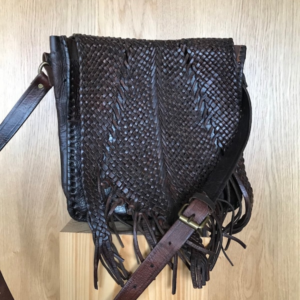 Robuste Tasche Umhängetasche aus dickem braunem zum Teil geflochtenem Leder Vintage