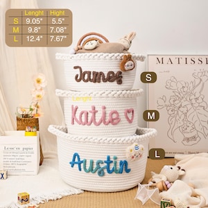 Personlig babykorg med namn, handgjord babyjulklappskorg, babyshowerpresent, babykorg i repbomull, barnrumspresent bild 4