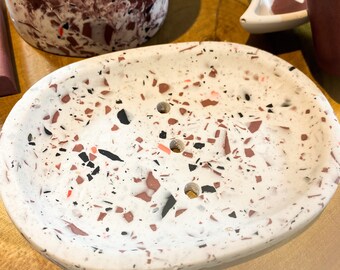 Jesmonite soap dish - burgundy mix