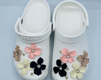 Skoberlock. Set med blommor och blomberlocker