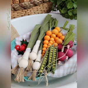 Farmhouse Wood Bead Veggie Basket, Wood Bead Vegetables, Farmers Market Decor, Wood Bead Carrots, Summer Fall Veggies, Farmhouse Kitchen