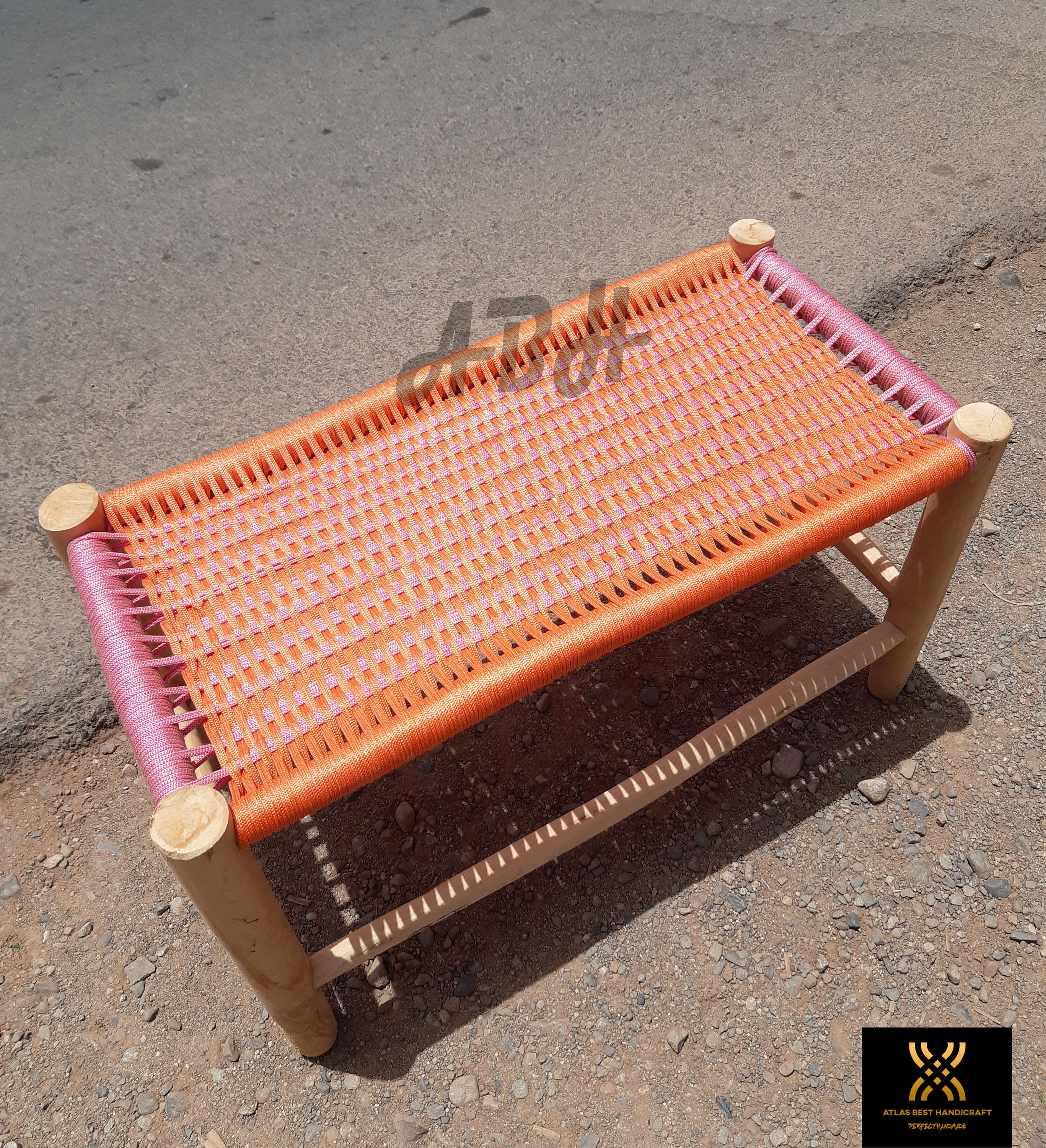 banc en bois marocain, banc fait à la main, tissé macramé, bois, d'entrée, boho, tabouret naturel, décor marocain.