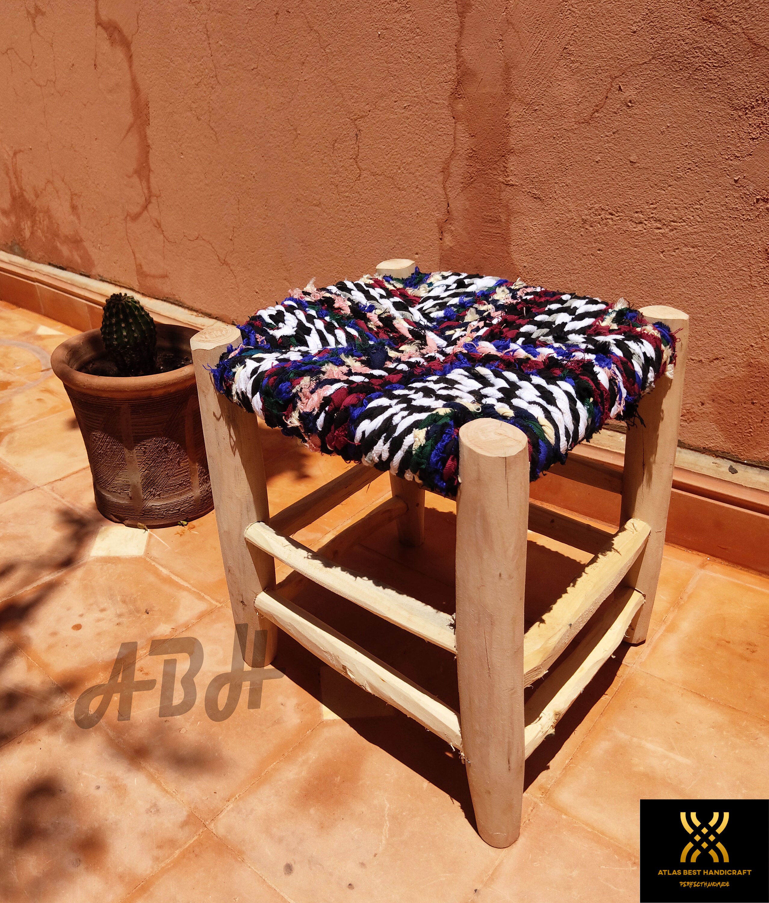 tabouret en bois marocain, tabouret fait main, boho, naturel, décor marocain.