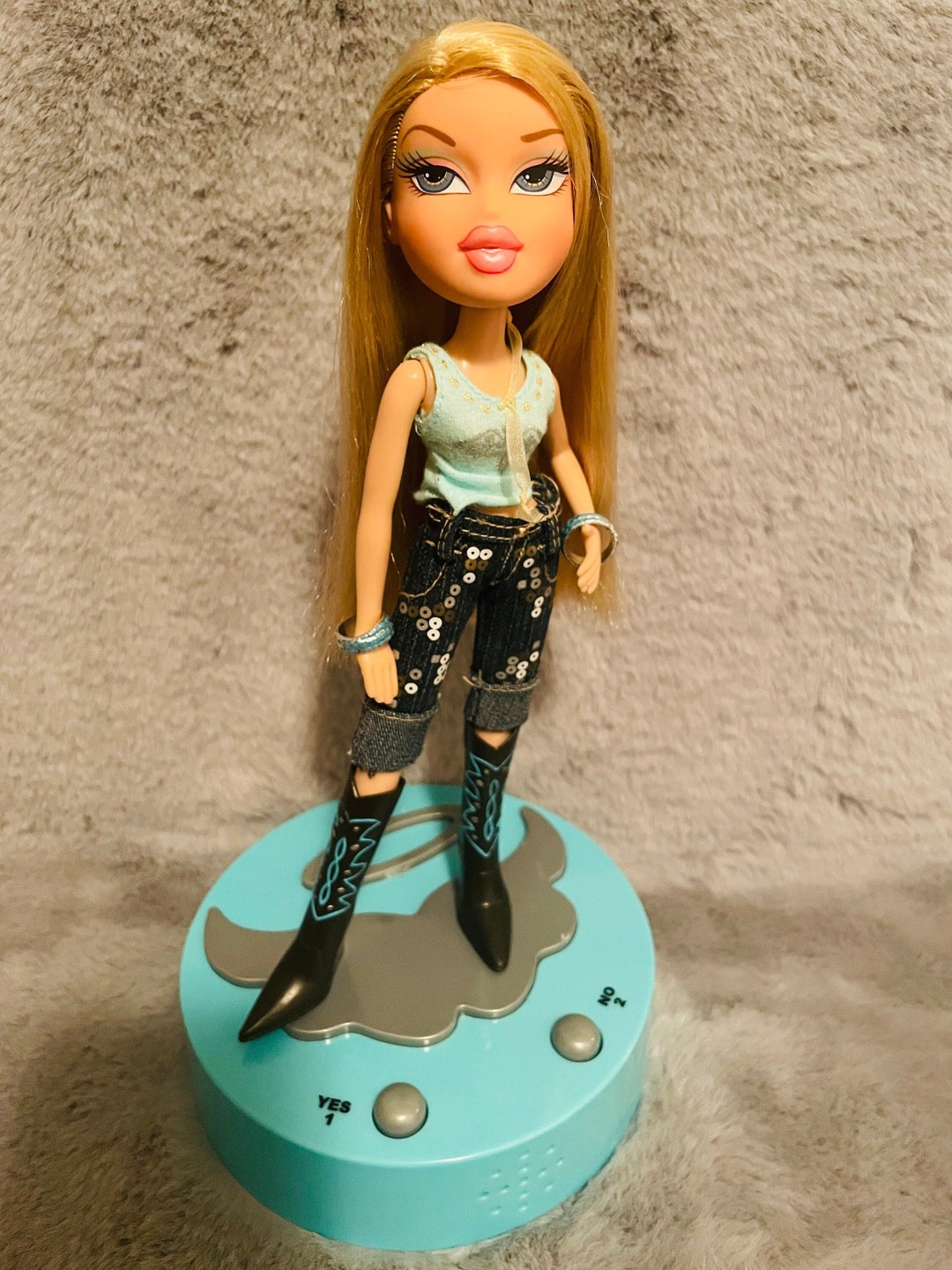 Bratz Doll Talking Cloe With Base 