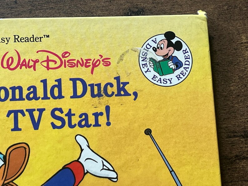 Donald Duck, TV Star! - a Golden Easy Reader - Vintage Hardcover Children's Book 1988 image 2