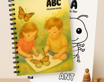 Op de afbeelding: Een spiraalgebonden ABC kleurboek met een omslag met twee kinderen die een vlinder inkleuren. De omslag toont ook de tekst "ABC KLEURBOEK". Een open pagina toont een zwart-wit illustratie van een mier met de letter "A".
