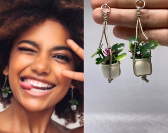 Makramee Pflanzen Ohrringe / Farn Blumen Kronleuchter Ohrringe / Hypoallergen Haken / Mini Pflanzenliebhaber Schmuck / Handgemachte Pflanzenhänger