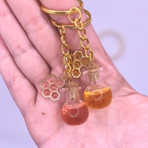 Honey Bottle Keychain with Honeycomb / Pink Honey Bottle Keychain / Honeycomb Accessories / Honey Bee Keychain