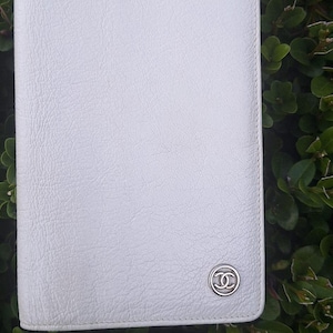 Carteira Chanel branca dobrável autêntica
