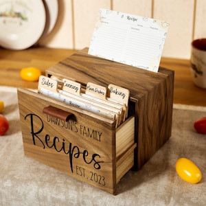 Personalized Recipe Box, Best gift for Mom, Kitchen Decor, Christmas Gift, Recipes box, Retro Recipe Box, Family recipe box, Vintage Style