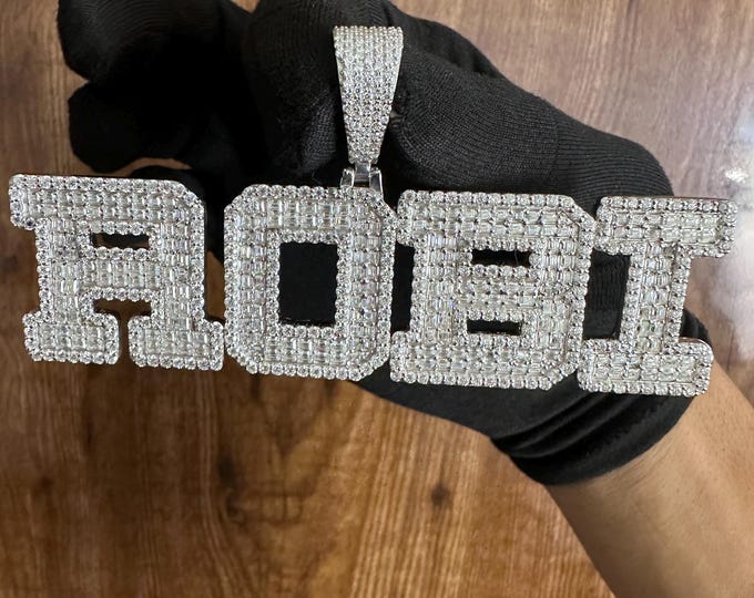 Custom "ROBI" Name Pendant – Fully Iced Out Hip Hop Necklace, Personalized Pavé Moissanite/Diamonds, Bold Block Script, Urban Bling Jewelry