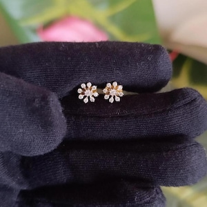Mini Stone Flower Tragus Earring • Dainty Cartilage Earring • Elegant Conch Stud • Rose Gold Flower Barbell • Ice Flower Threadless Flatback