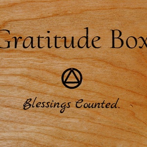 Anonyme Alkoholiker: Personalisierte, handgefertigte, Kirschholz &quot;Gratitude Box&quot;