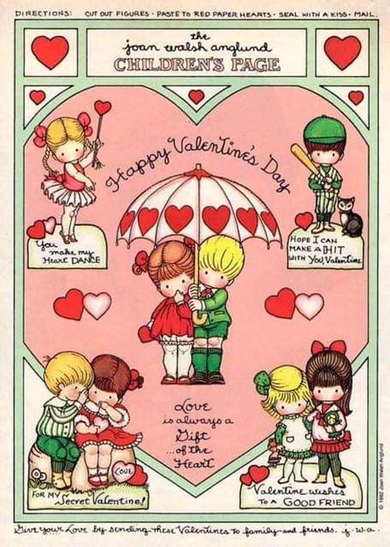 Pu&ograve; includere: Biglietto di San Valentino vintage con illustrazioni di bambini, cuori e frasi romantiche. Il biglietto include il testo "Buon San Valentino" e "L'amore &egrave; sempre un dono del cuore."