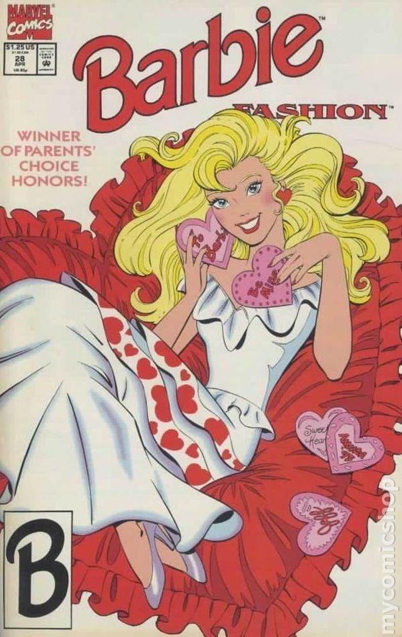 Może przedstawiać: Okładka komiksu Barbie Fashion w stylu vintage. Na okładce blondynka w białej sukience z czerwonymi akcentami w kształcie serca trzyma r&oacute;żowe karty w kształcie serca. Tytuł "Barbie Fashion" jest czerwony, z logo Marvel Comics w lewym g&oacute;rnym rogu.