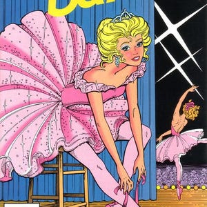 Może przedstawiać: Okładka komiksu z Barbie w r&oacute;żowym stroju baletowym, wiążącą swoje baletki. Tytuł "Barbie" jest w kolorze ż&oacute;łtym. Druga baletnica jest w tle. Logo Marvel Comics znajduje się w lewym g&oacute;rnym rogu.