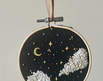 夜空 #26 三日月と星の刺繍枠アート - Etsy 日本