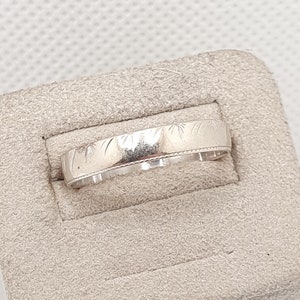 Old Vintage 9ct Solid White Gold Band Ring Etched Solid 9k 375 Fine Stacker Stacking Retro Mens Womens Jewellery Jewelry