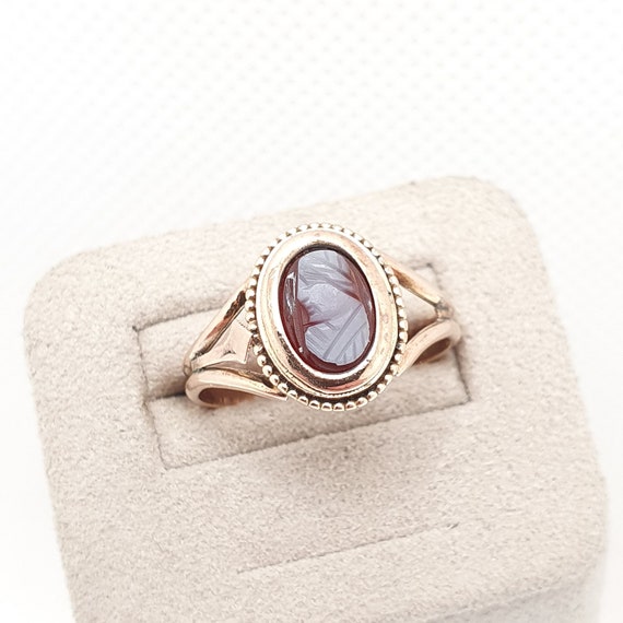 Antique Victorian 9ct Gold Agate Cameo Ring Hand C