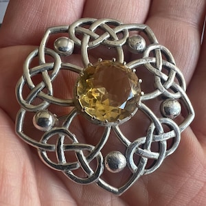 John Hart Iona Hallmarked Scottish Cairngorm Citrine Silver Brooch Pin Large Size Celtic Round Gents Kilt Ladies Unisex Vintage Pin