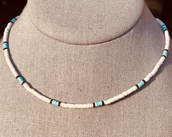 Collar de cuentas heishi estilo surfista / gargantilla / Hecho a medida / Único en su clase / Boho / collar de surf / ambiente de playa / verano / ligero ~ ¡ENVÍO RÁPIDO!