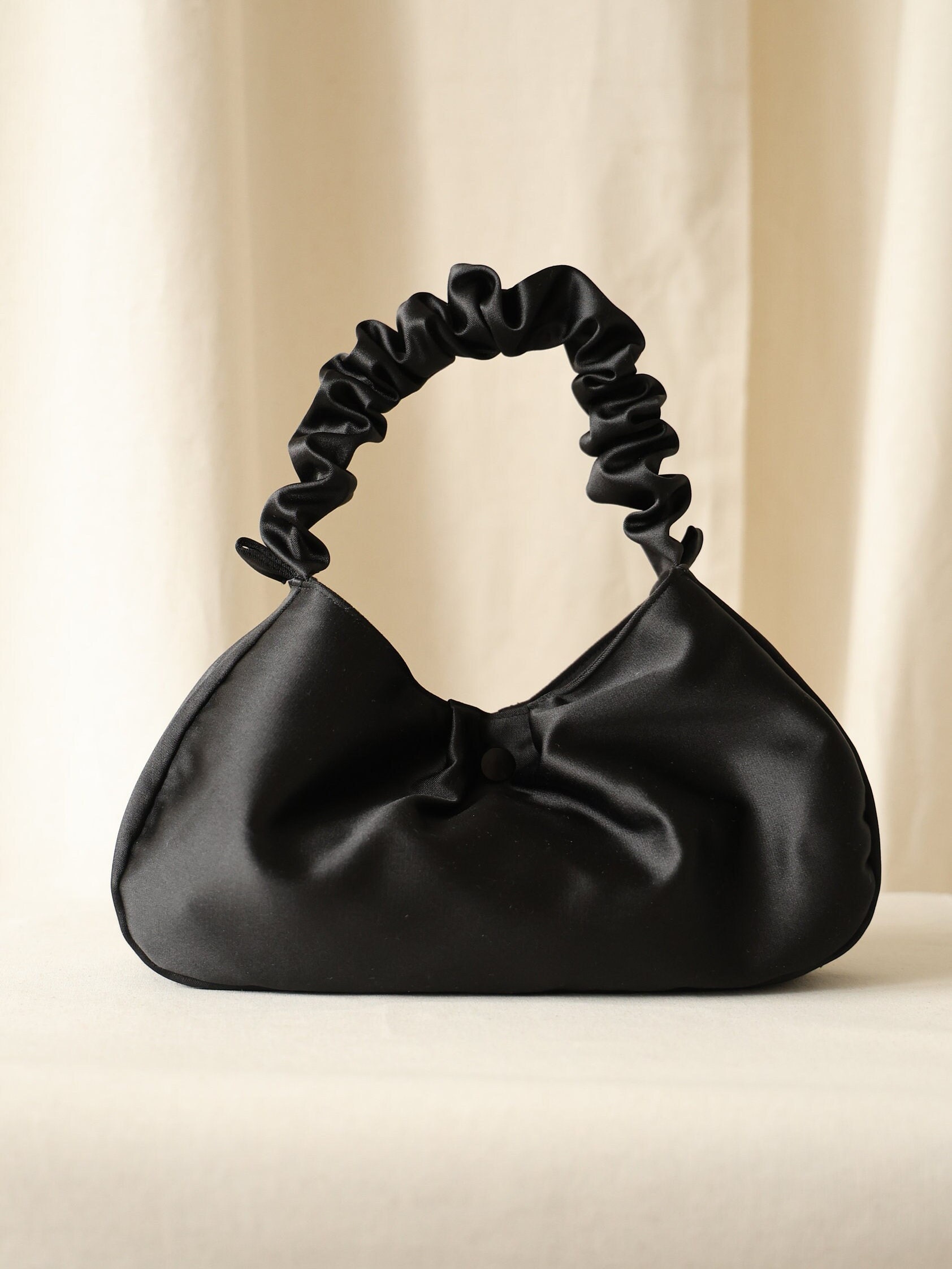 ★SATUR★Scrunchie Small Hand Bag DHgate.com:2024Silk Scrunchie Club Bag for Women - Mini