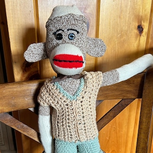 Sock Affe mit Kleidung und Geburtsurkunde