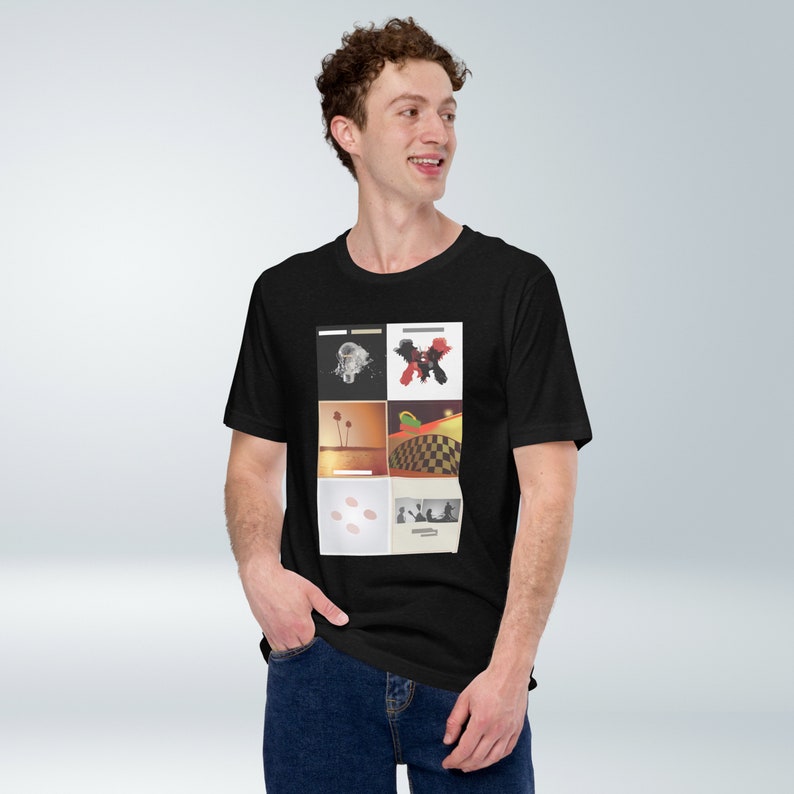 Puede incluir: Camiseta negra con un collage de portadas de &aacute;lbumes con varias im&aacute;genes, incluyendo una bombilla, una mariposa roja y negra, palmeras, un patr&oacute;n de cuadros y un grupo de personas.