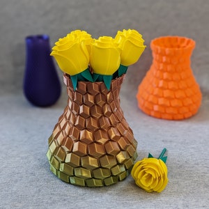 Geometric Artistic Decorative Vase - 3D printed