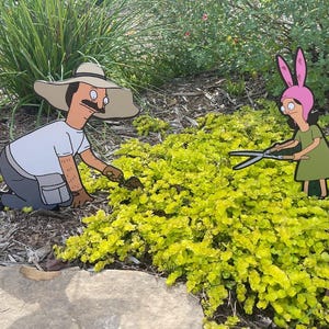 Metal Yard Stake Outdoor Landscaping Cartoon Character Garden Display Bob Burger Fan Gift Weatherproof Patio Lawn Ornament Louise Belcher TV Show Collectible Birthday Present Garden Art Durable Metal Construction Colorful Outdoor Addition