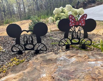 Letrero de jardín de Mickey Mouse asomándose - Decoración de jardín de Minnie asomándose - Arte de jardín inspirado en Disney para todo el año Y decoración para el árbol de Navidad
