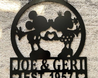 Regalo de boda de Disney Mickey Mouse Minnie Mouse besándose Personaje Arte para jardín Escultura de metal personalizada para aniversario San Valentín Jardín