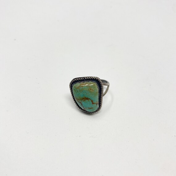 410 Vintage Navajo a silver turquoise ring - size… - image 4