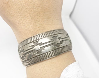 6インチ、ネイティブアメリカンのGilo & Grace Nakaiスターリング