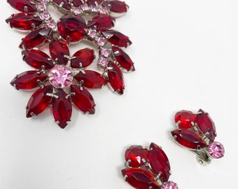 703 Vintage DeLizza & Elster Juliana Flower red and pink Brooch Pin and Earrings jewelry set